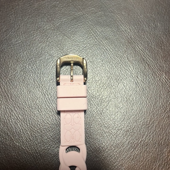 Coach Pink Silicone watch - Picture 4 of 4